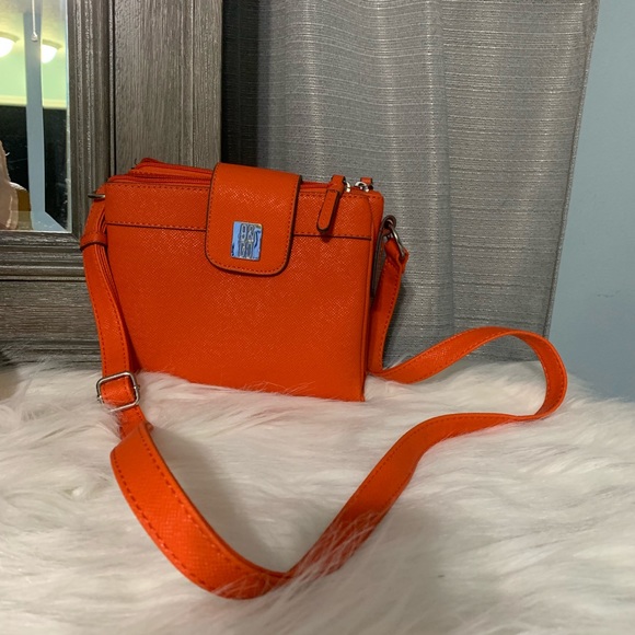 Nine & Co. Handbags - Nine & Co Crossbody Purse